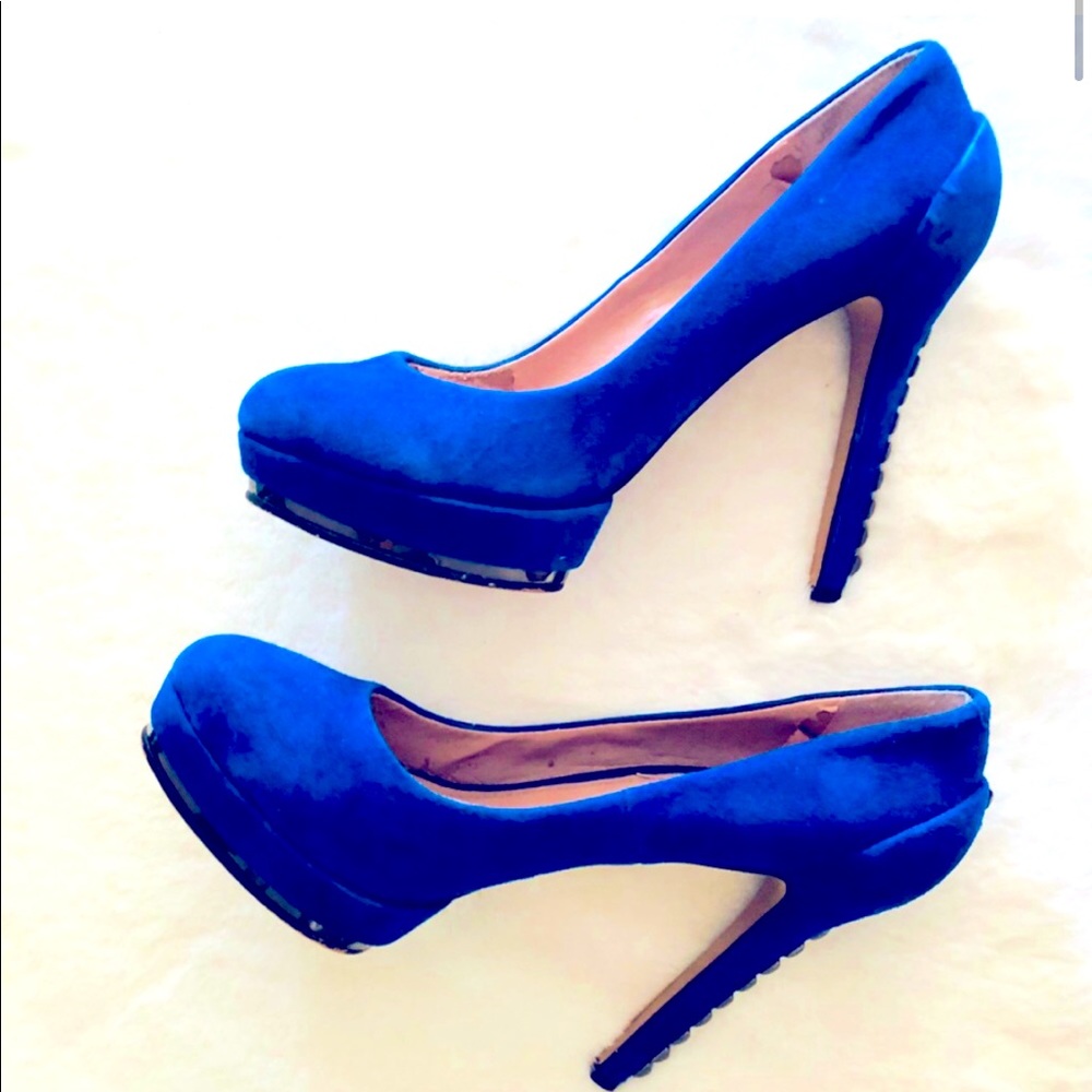 💙VINCE CAMUTO BLUE SUEDE ROCK STUD HEELS 6.5M - Picture 2 of 15
